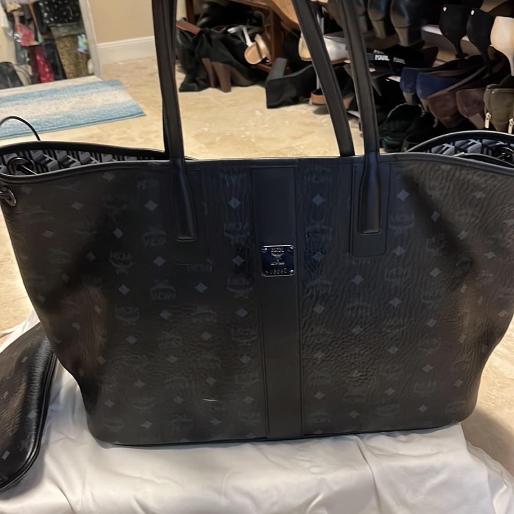 Like New MCM Reversible Liz Shopper Large in Visetos (no wristlet)!